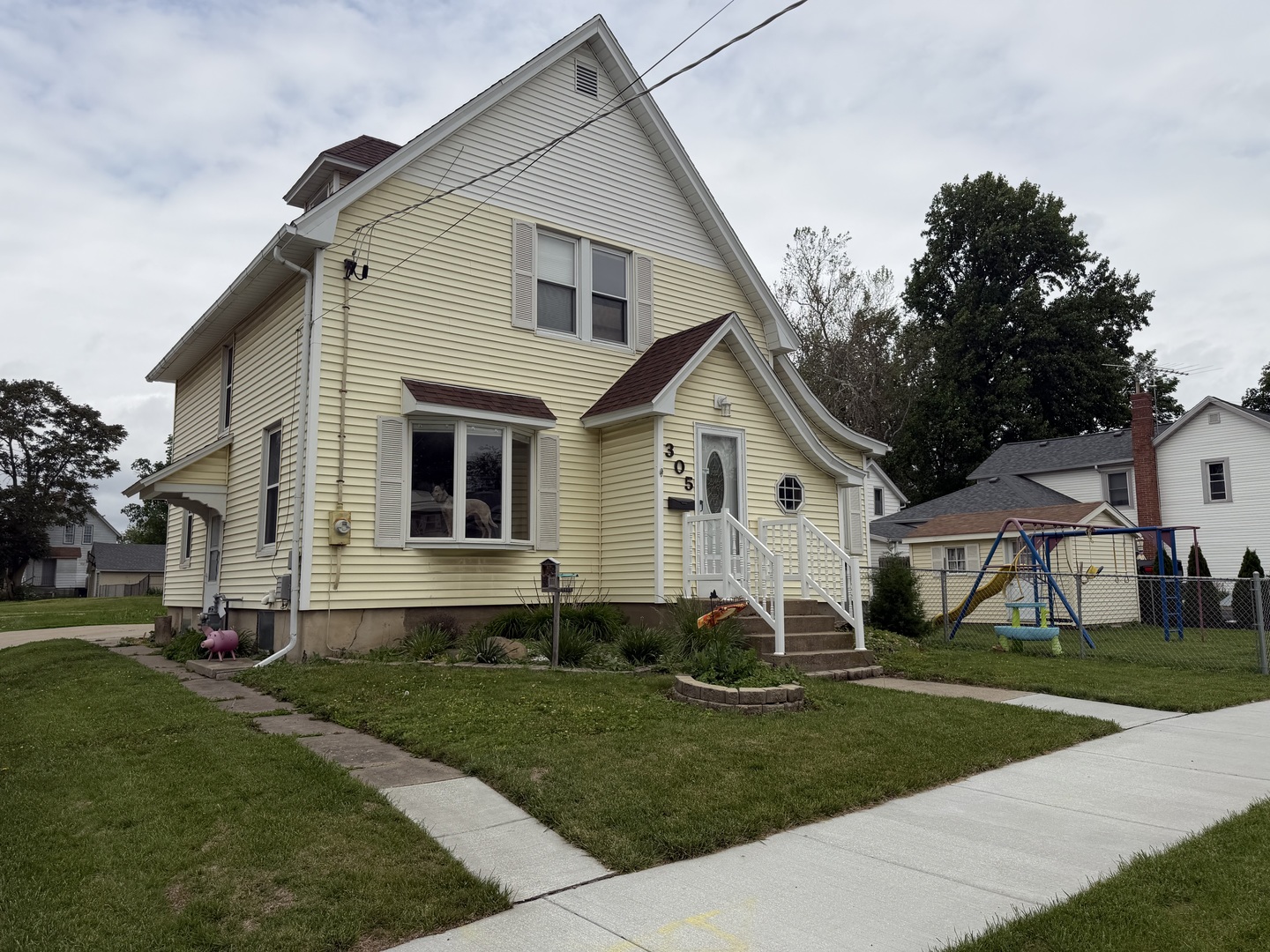 305 South Clinton Street Morrison, IL 61270 - Photo 1 of 20
