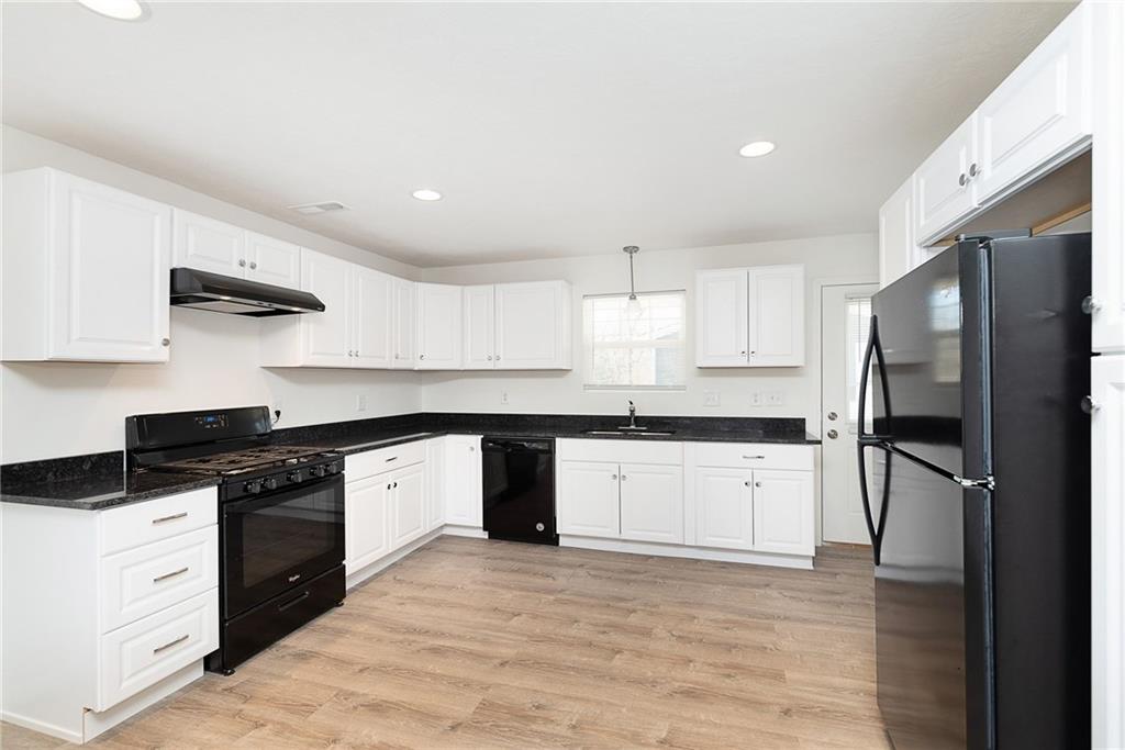 7001 Hickory Road Indianapolis, IN 46259 - Photo 7 of 25 Gallery Image 7