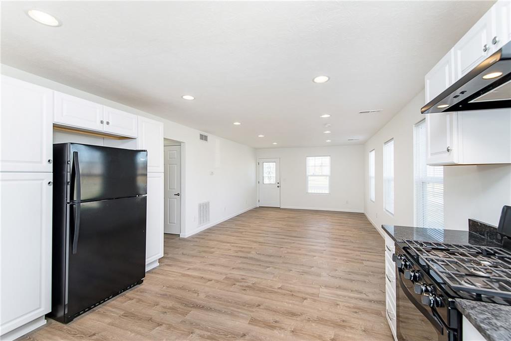 7001 Hickory Road Indianapolis, IN 46259 - Photo 8 of 25 Gallery Image 8