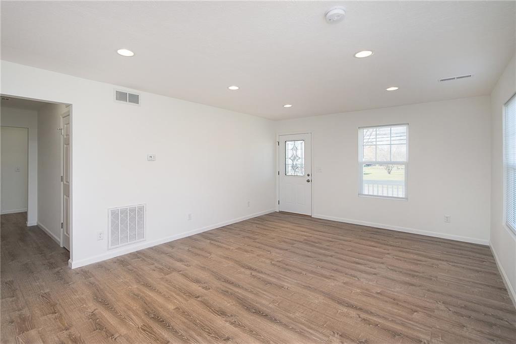7001 Hickory Road Indianapolis, IN 46259 - Photo 10 of 25 Gallery Image 10