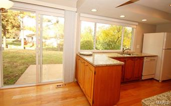 744 Agean Way Ballwin, MO 63011 - Photo 7 of 26