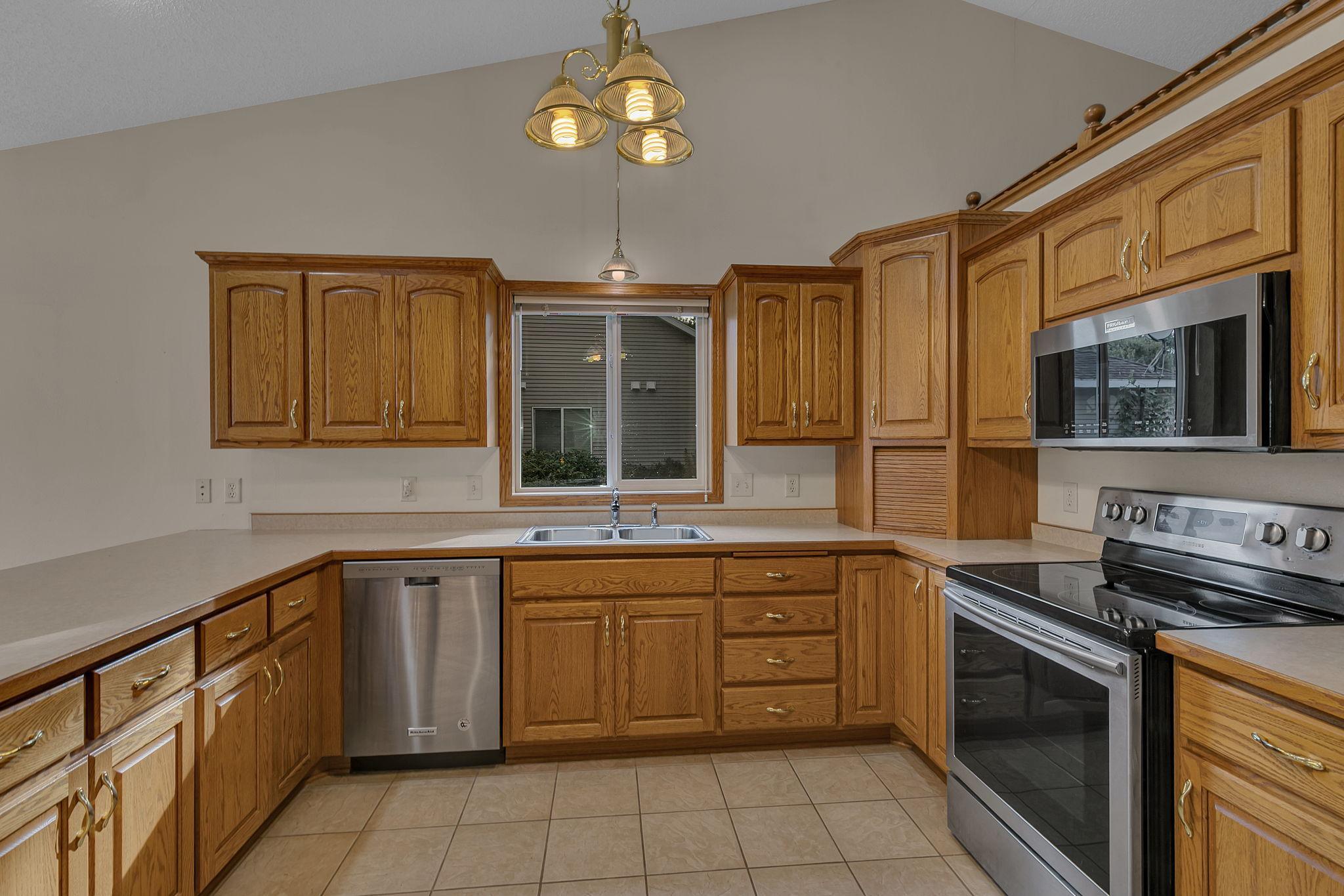 1812 Maple Lane St. Cloud, MN 56304 - Photo 4 of 26
