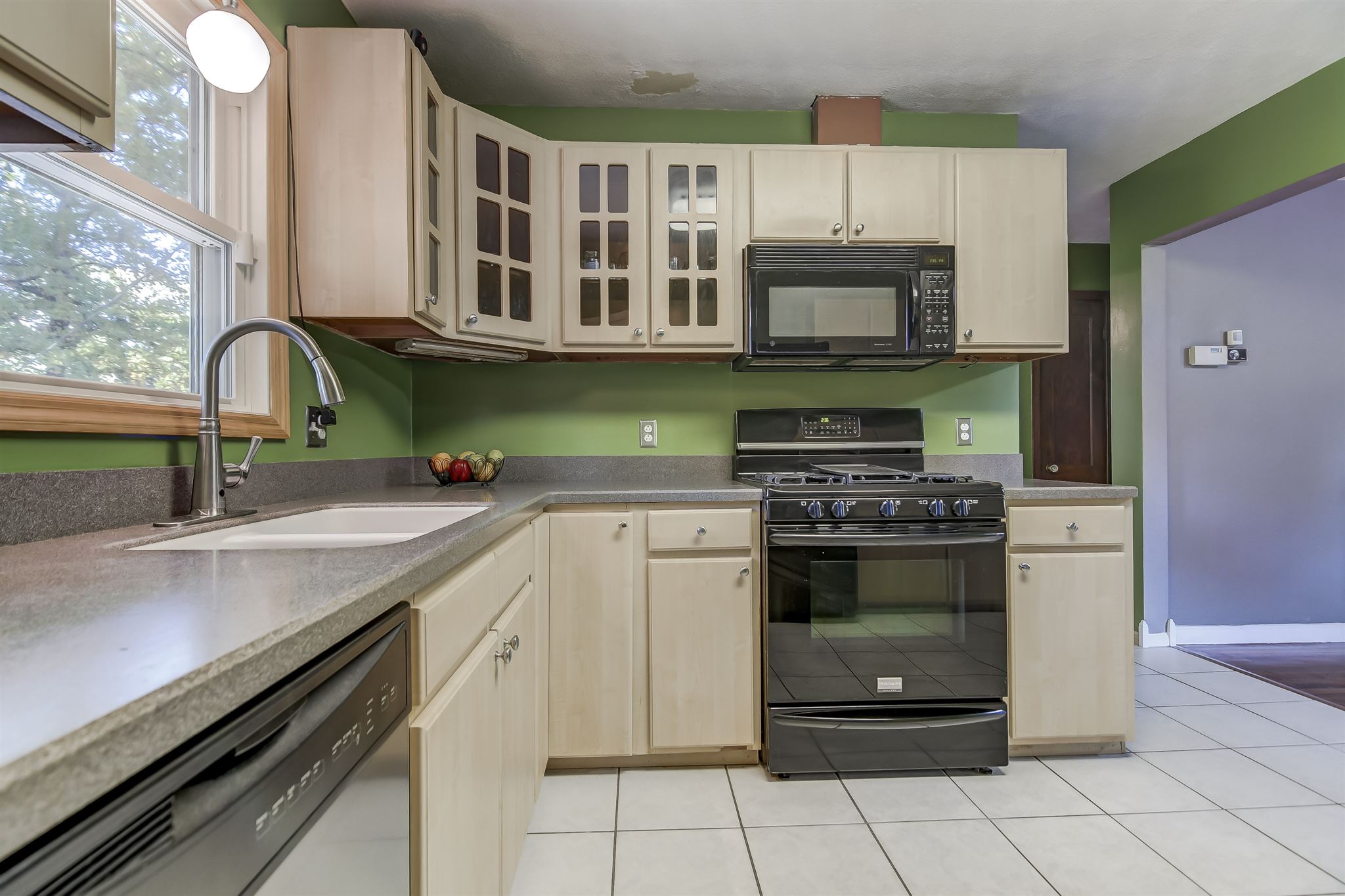 2101 East Pickett Street Springfield, IL 62703 - Photo 8 of 28 Gallery Image 8