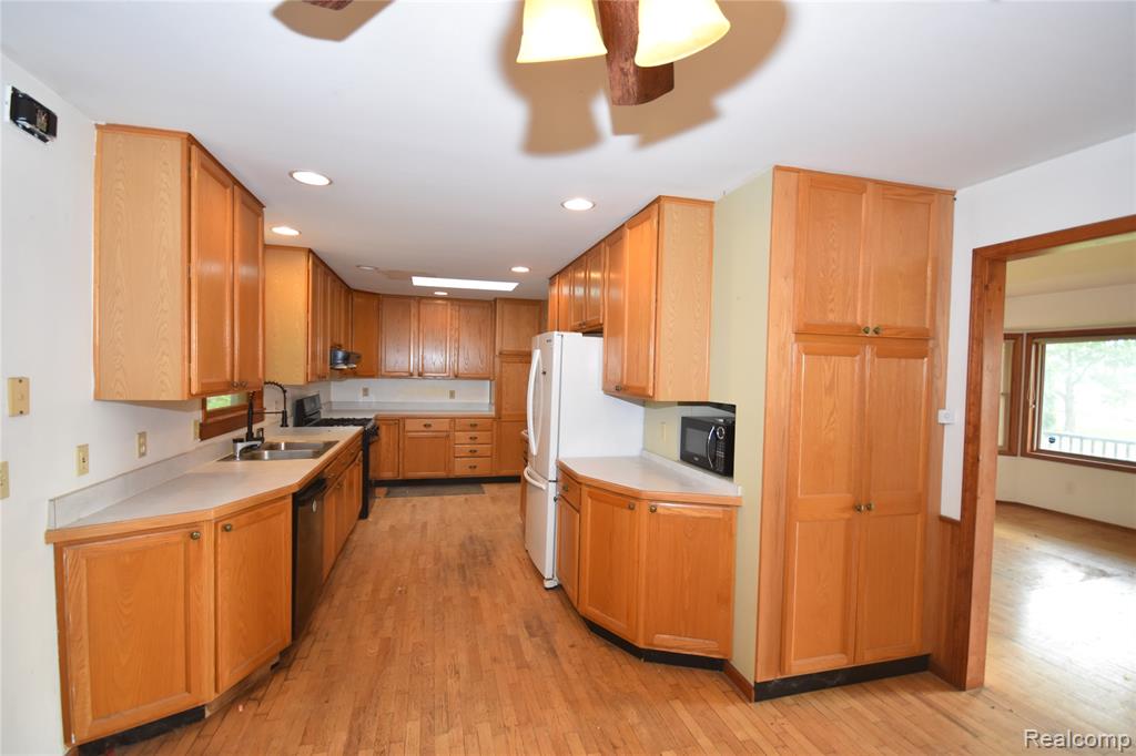 11057 Hogan Road Gaines, MI 48436 - Photo 8 of 17