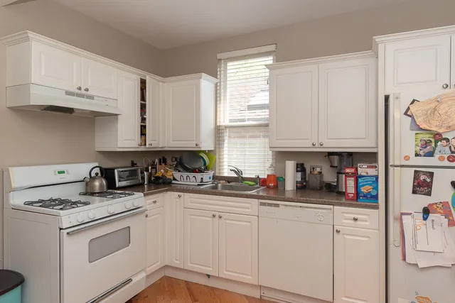 $2,695 | 3144 North Oakley Avenue, Unit 3F, Chicago, IL 60618