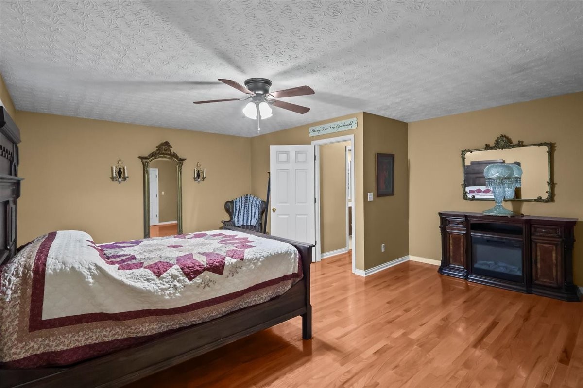 2981 Rocky Hill Road Smiths Grove, KY 42171 - Photo 23 of 31 a bedroom with a bed and a dresser