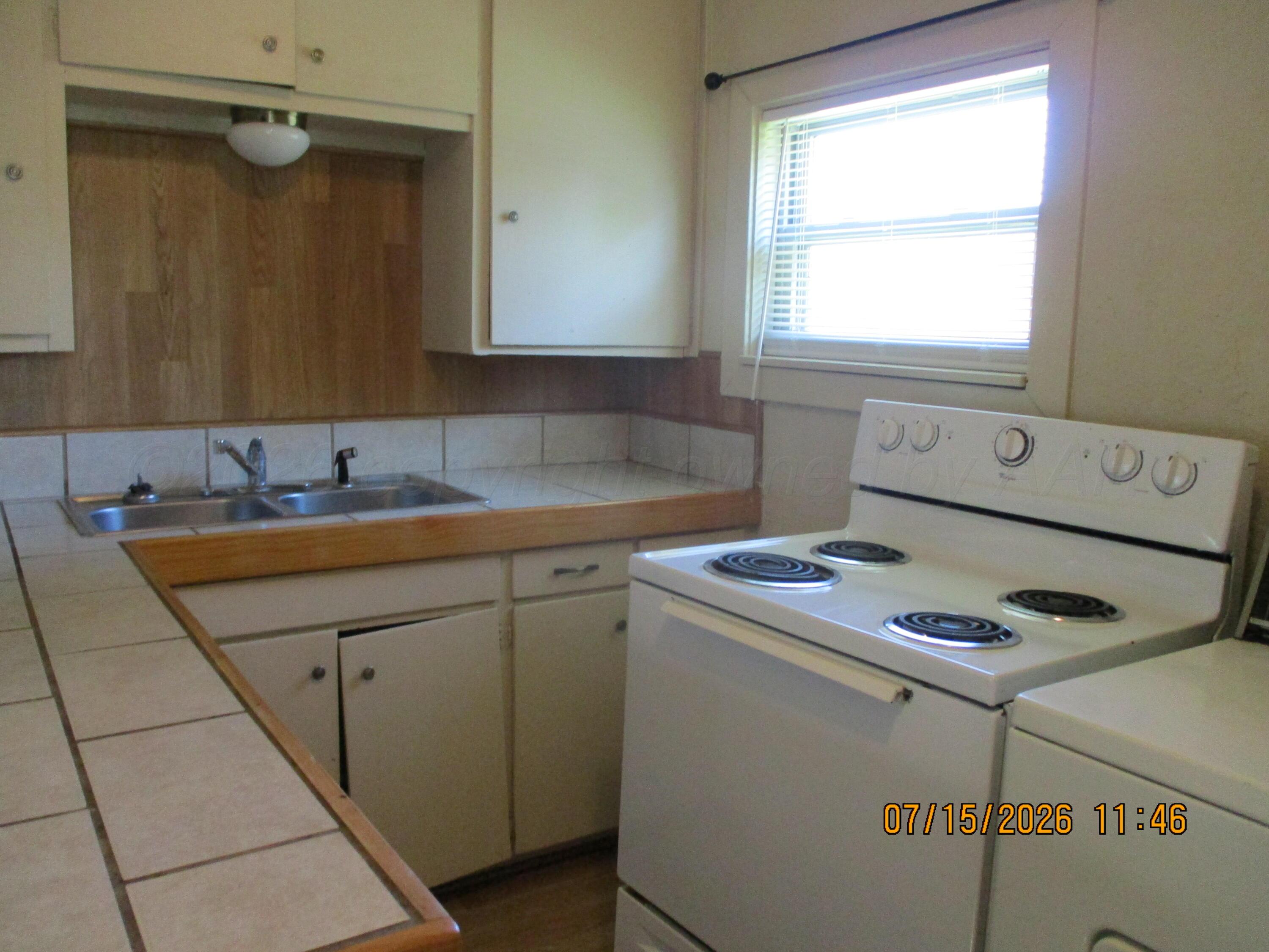 1404 Southwest 13th Avenue Amarillo, TX 79102 - Photo 4 of 7 Kitchen