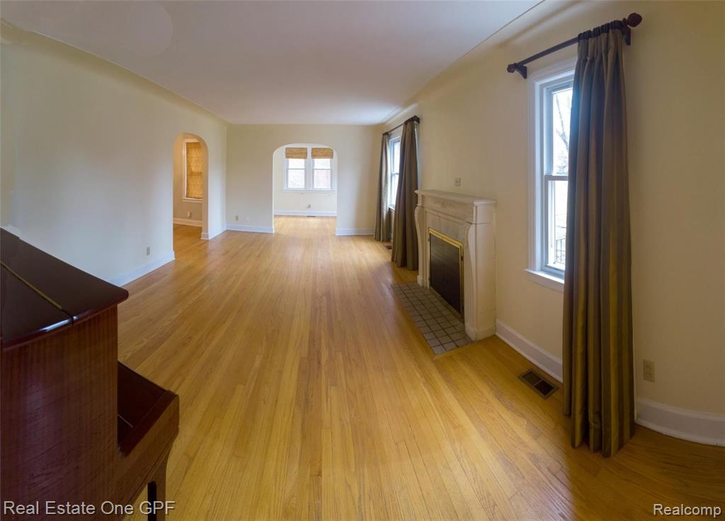 1210 Yorkshire Road Grosse Pointe Park, MI 48230 - Photo 3 of 37