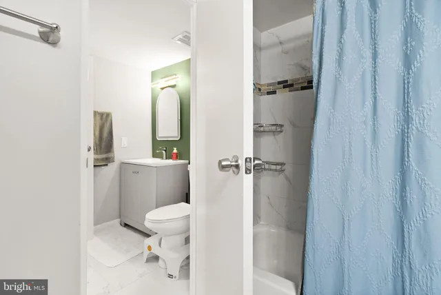 $2,700 | 9728 Kingsbridge Drive, Unit 302, Fairfax, VA 22031