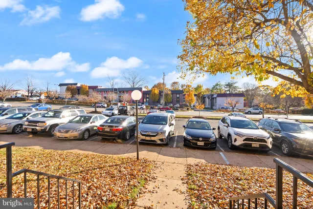 $2,600 | 9728 Kingsbridge Drive, Unit 302, Fairfax, VA 22031