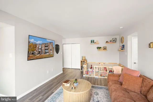 $2,700 | 9728 Kingsbridge Drive, Unit 302, Fairfax, VA 22031