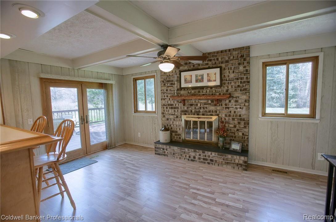 30660 West 11 Mile Road Farmington, MI 48336 - Photo 14 of 28 15-Family Room.jpg