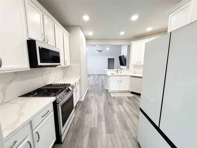 $2,100 | 19719 Allenwick Hills Court, Cypress, TX 77429