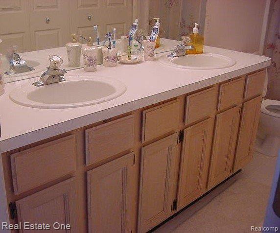 1144 Arms Court Rochester, MI 48307 - Photo 17 of 23 2nd Main Bath