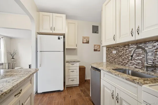 $349,998 | 601 Pelham Parkway North, Unit 106 | Bronxwood