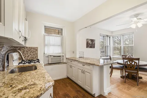 $349,998 | 601 Pelham Parkway North, Unit 106 | Bronxwood