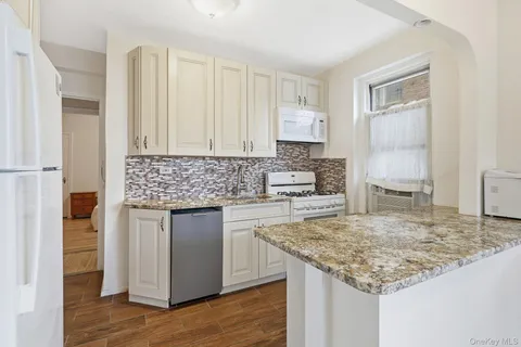 $349,998 | 601 Pelham Parkway North, Unit 106 | Bronxwood