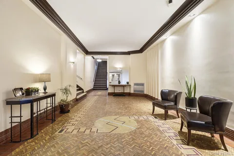 $349,998 | 601 Pelham Parkway North, Unit 106 | Bronxwood