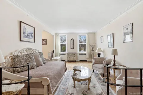 $349,998 | 601 Pelham Parkway North, Unit 106 | Bronxwood