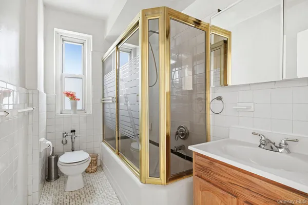 $349,998 | 601 Pelham Parkway North, Unit 106 | Bronxwood