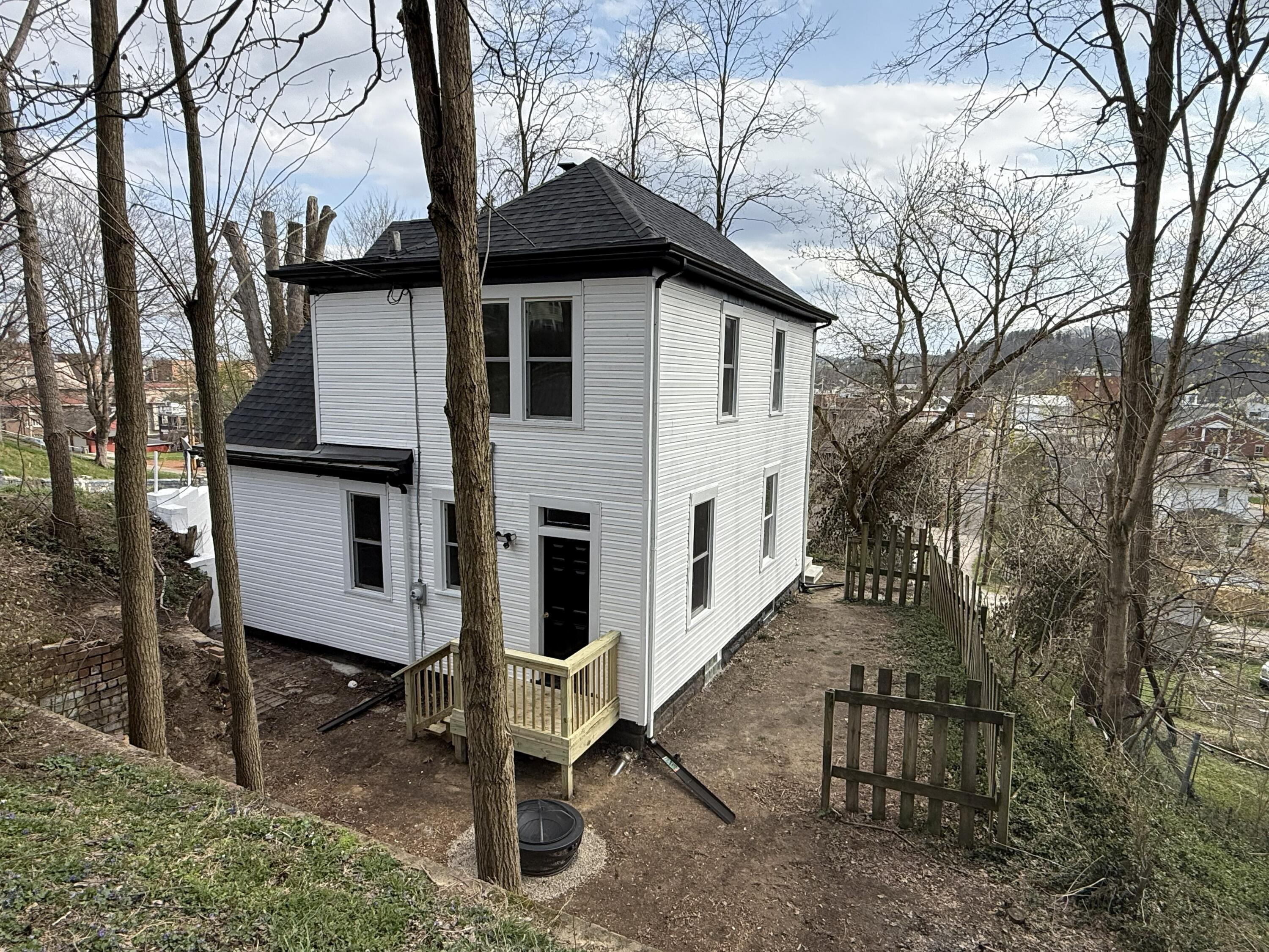 229 North Spring Street Logan, OH 43138 - Photo 4 of 14