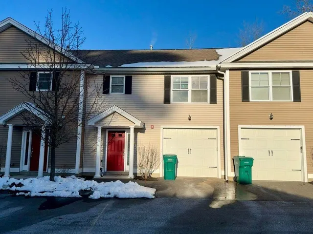 $2,900 | 75 Deerwood Drive, Unit D, Nashua, NH 03063