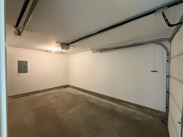 $2,900 | 75 Deerwood Drive, Unit D, Nashua, NH 03063