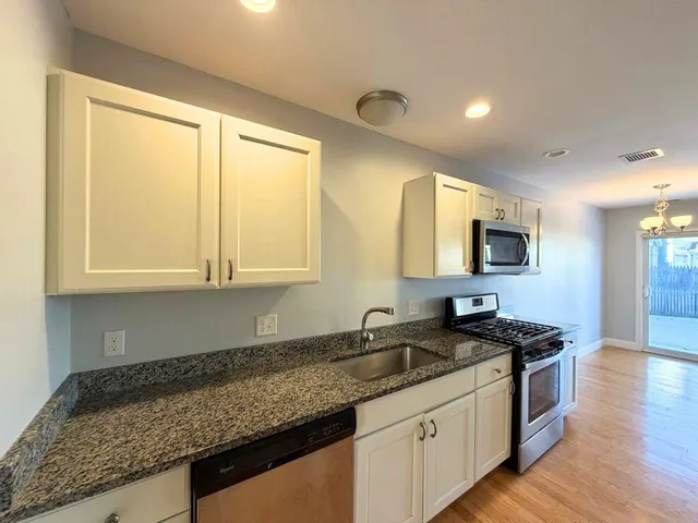 $2,900 | 75 Deerwood Drive, Unit D, Nashua, NH 03063