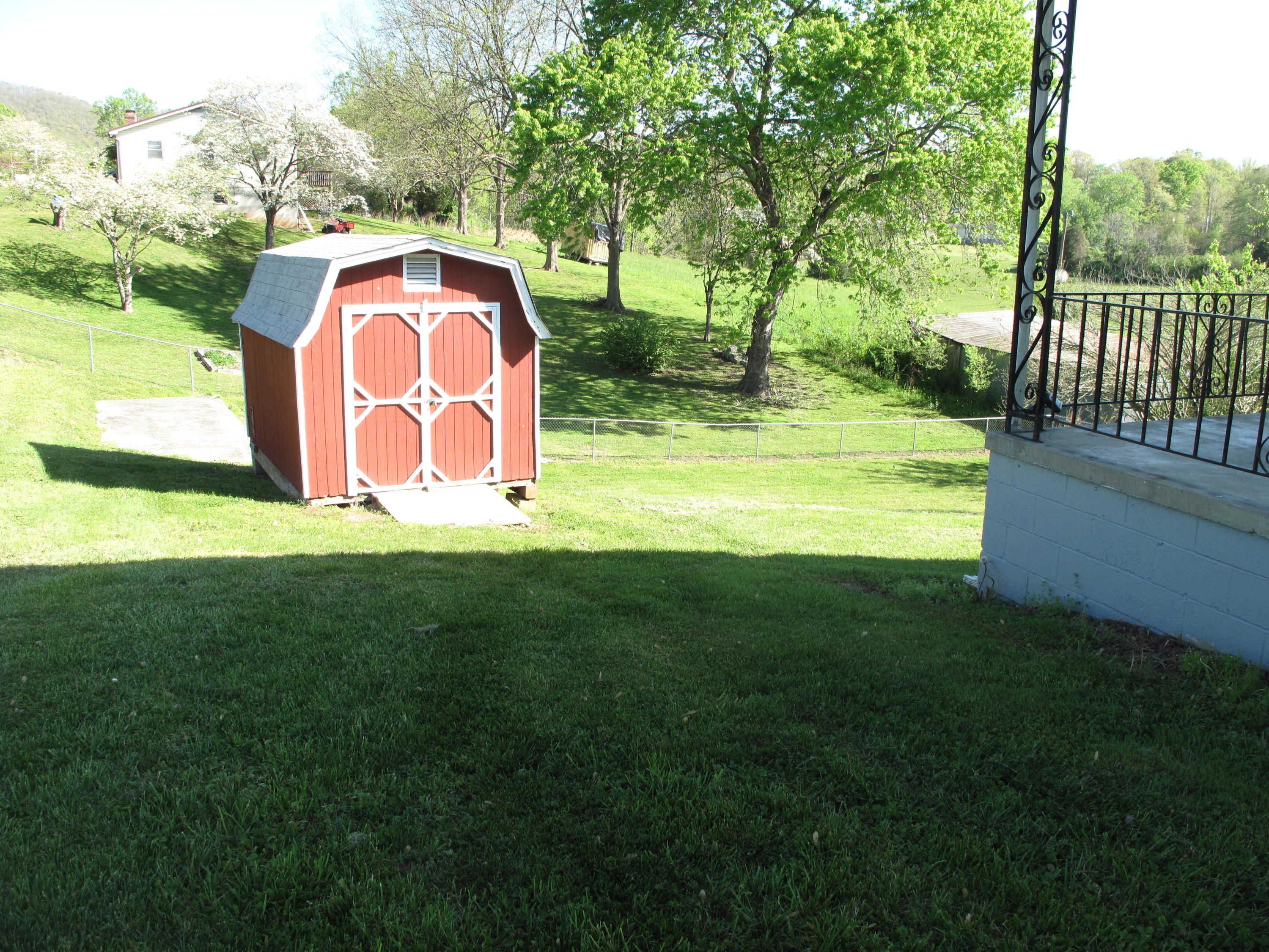 1910 Loop Road La Follette, TN 37766 - Photo 4 of 39 IMG_1971