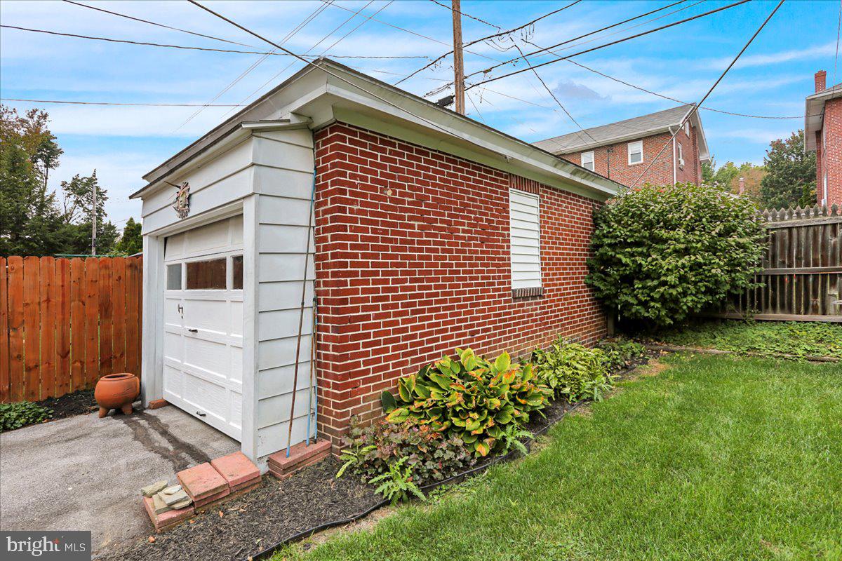 509 March Street Reading, PA 19607 - Photo 25 of 25 Brck detached garage- lots of parking here!