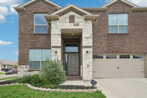 $395,000 | 701 Indian Hawthorne Drive, Glenn Heights, TX 75154