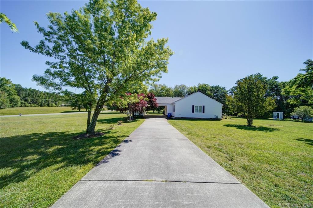 14024 Thompson Road Mint Hill, NC 28227 - Photo 3 of 47 Gallery Image 3