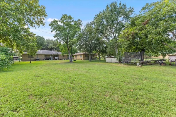 $305,000 | 2105 Wayside Drive, Brenham, TX 77833