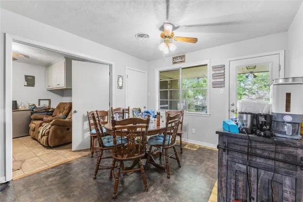 $305,000 | 2105 Wayside Drive, Brenham, TX 77833