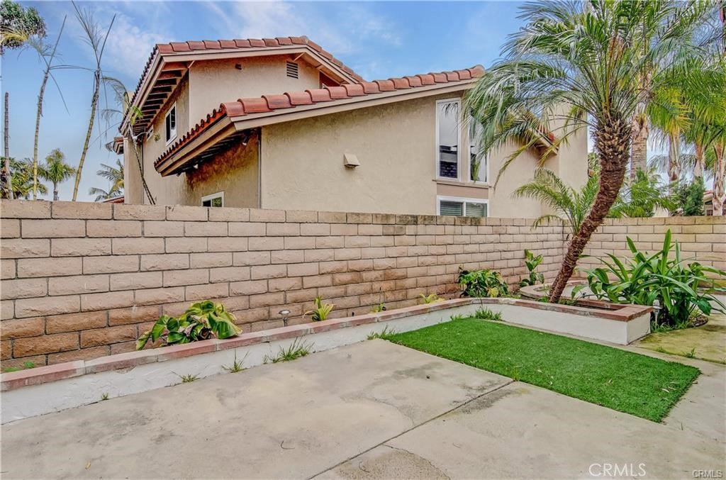 25095 Perch Drive Dana Point, CA 92629 - Photo 28 of 30 a front view of a house with a yard