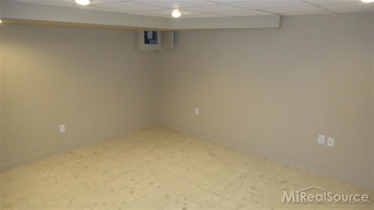4420 15 Mile Road Sterling Heights, MI 48310 - Photo 14 of 17 31164180-13.JPG