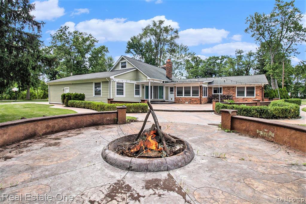 68925 Eight Mile Road South Lyon, MI 48178 - Photo 28 of 44