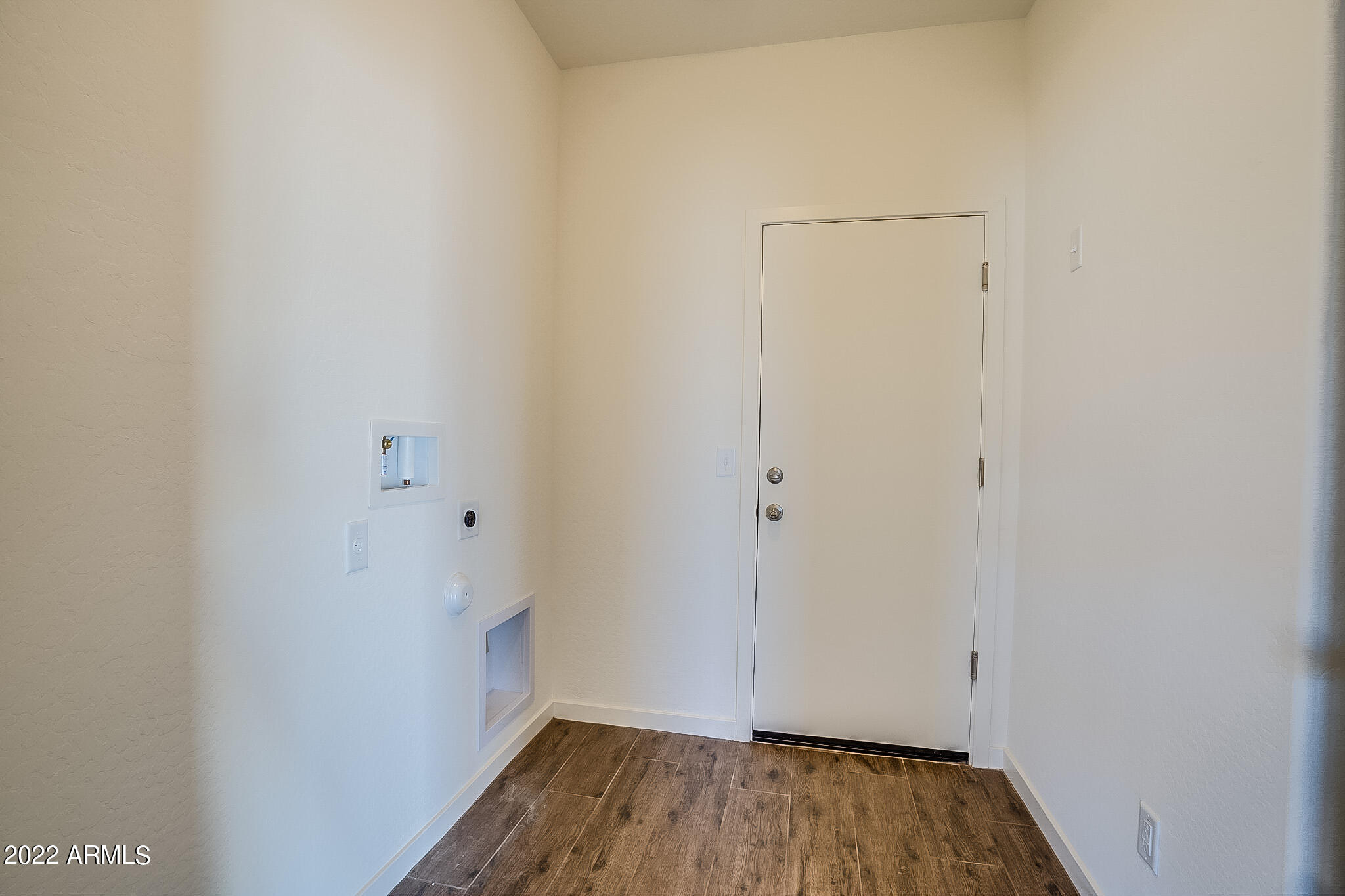 15 Reflection Canyon Drive Page, AZ 86040 - Photo 7 of 16 a view of small space with wooden floor