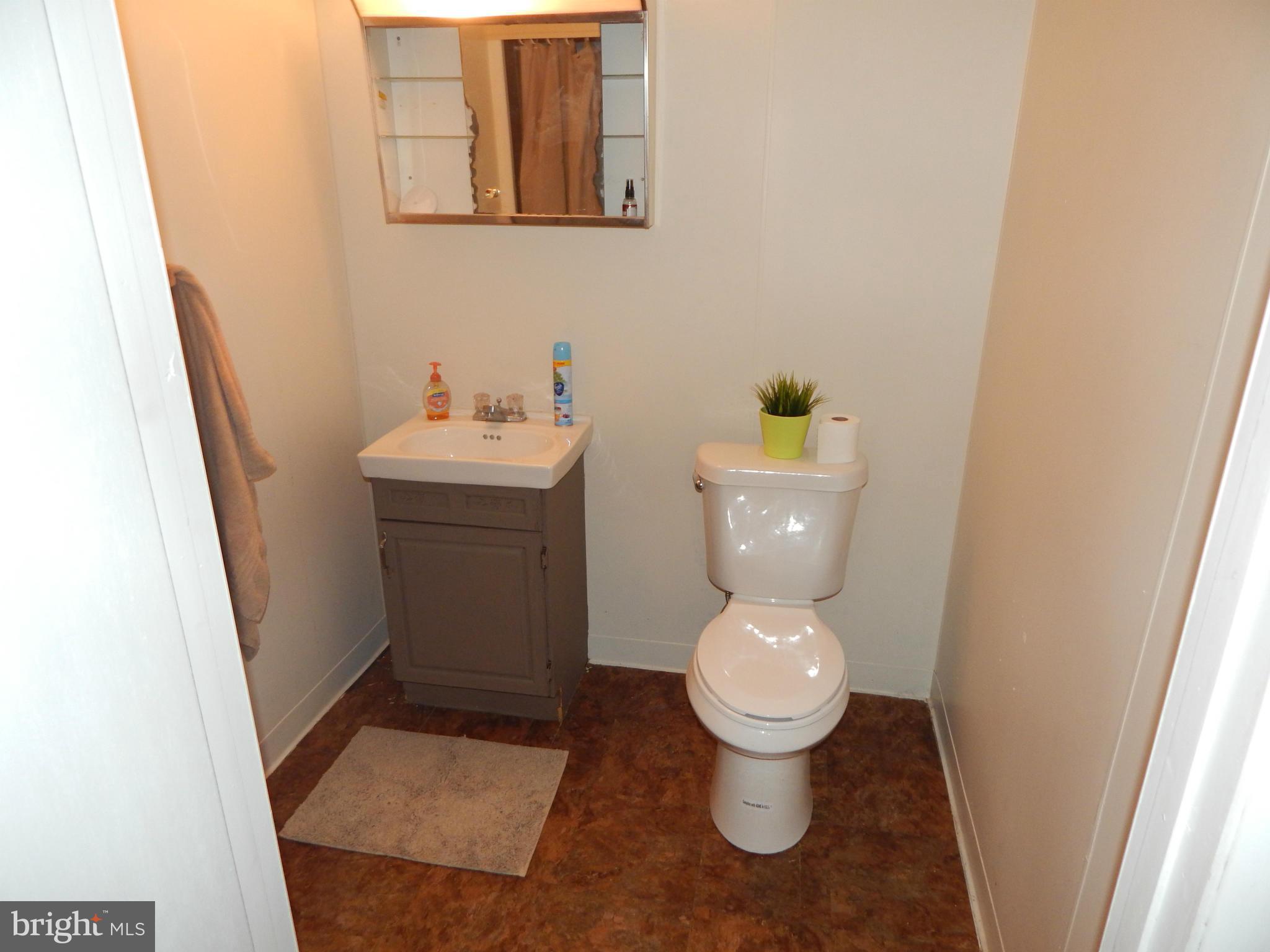 8451 Kenton Road Pasadena, MD 21122 - Photo 16 of 19 Bath