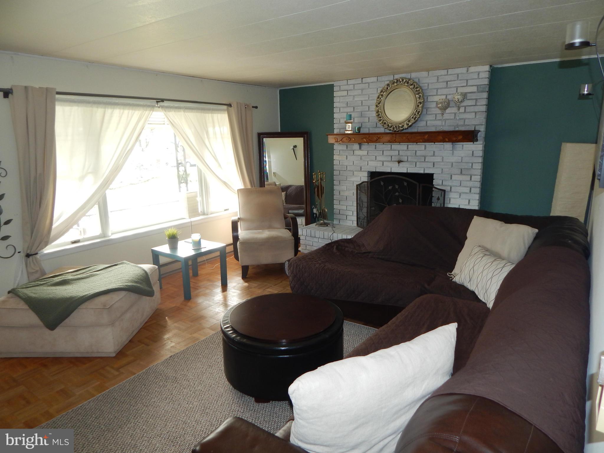 8451 Kenton Road Pasadena, MD 21122 - Photo 9 of 19 Living Room