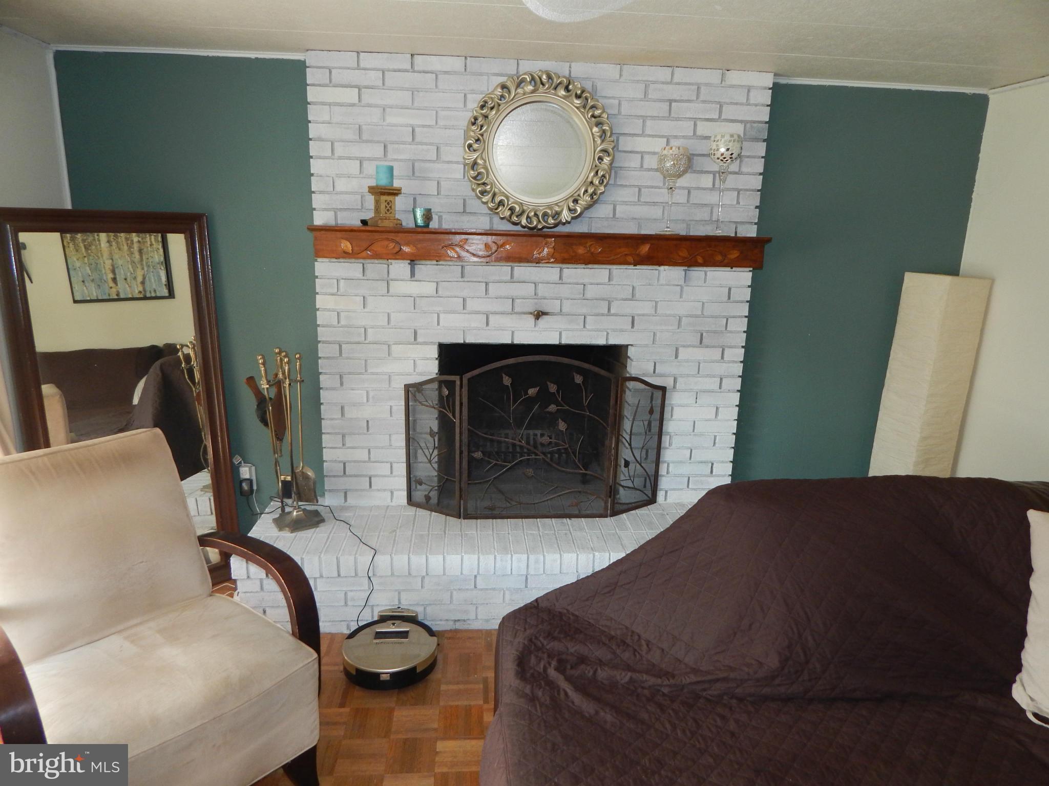 8451 Kenton Road Pasadena, MD 21122 - Photo 10 of 19 Living Room