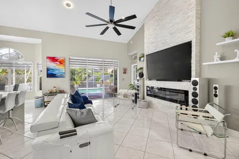 $425,000 | 8337 Horseshoe Bay Road, Boynton Beach, FL 33472