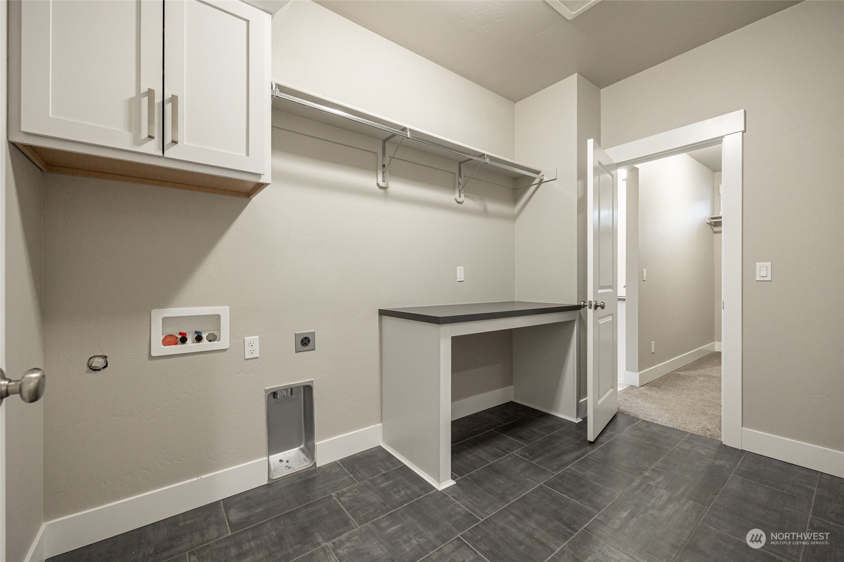 5307 South Kent Street Kennewick, WA 99337 - Photo 18 of 40 a view of an empty room