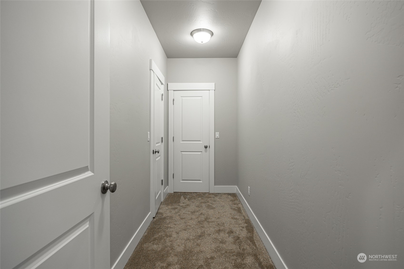 5307 South Kent Street Kennewick, WA 99337 - Photo 30 of 40 a view of a hallway