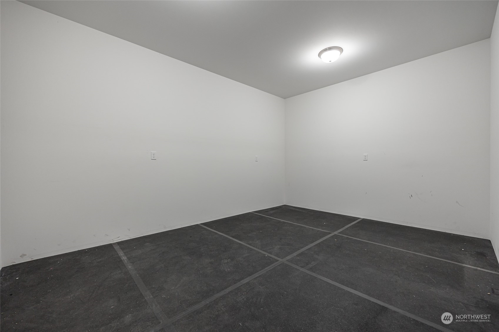 5307 South Kent Street Kennewick, WA 99337 - Photo 33 of 40 an empty room with an empty space