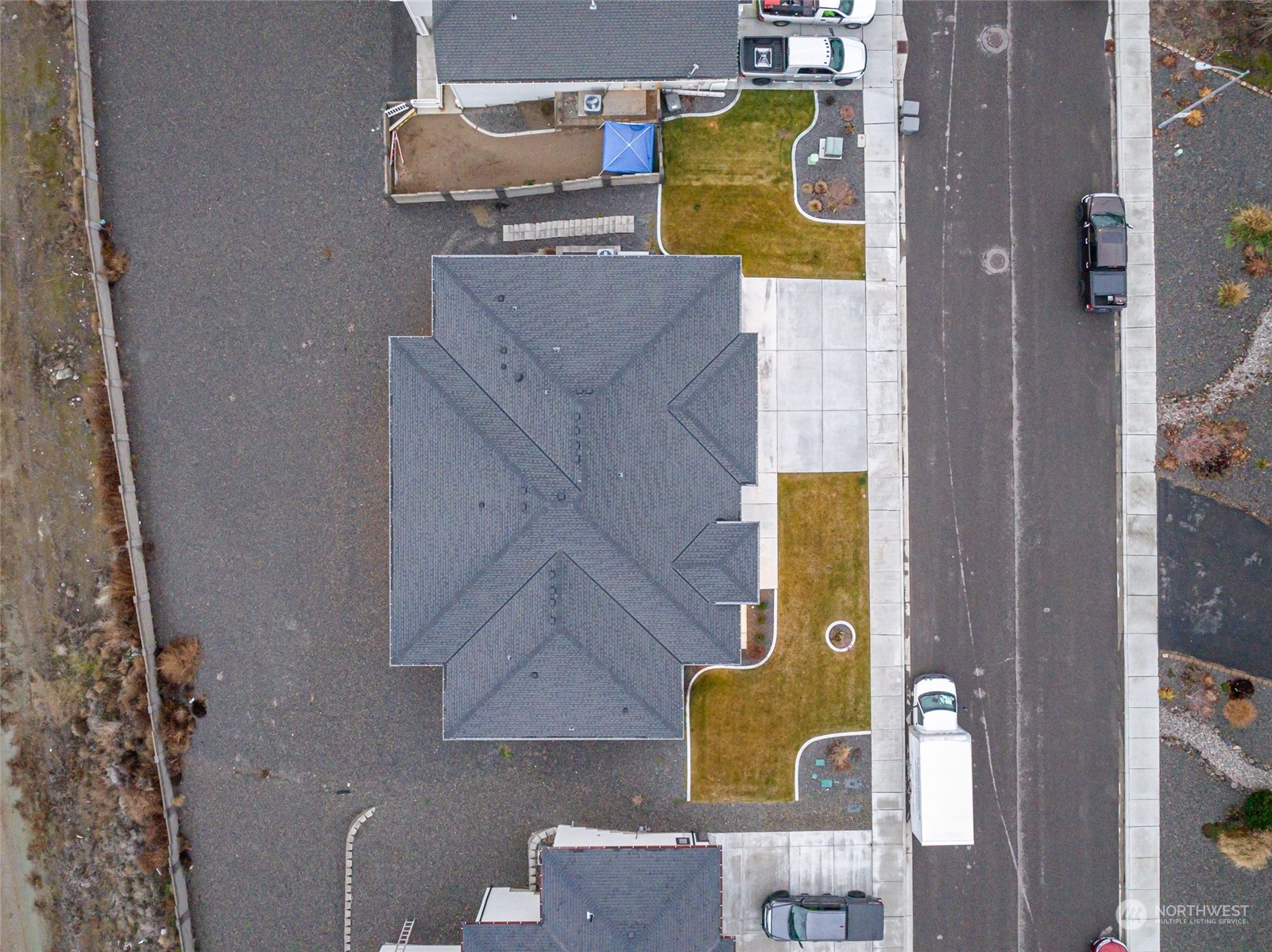 5307 South Kent Street Kennewick, WA 99337 - Photo 36 of 40 an aerial view of residential house with swimming pool