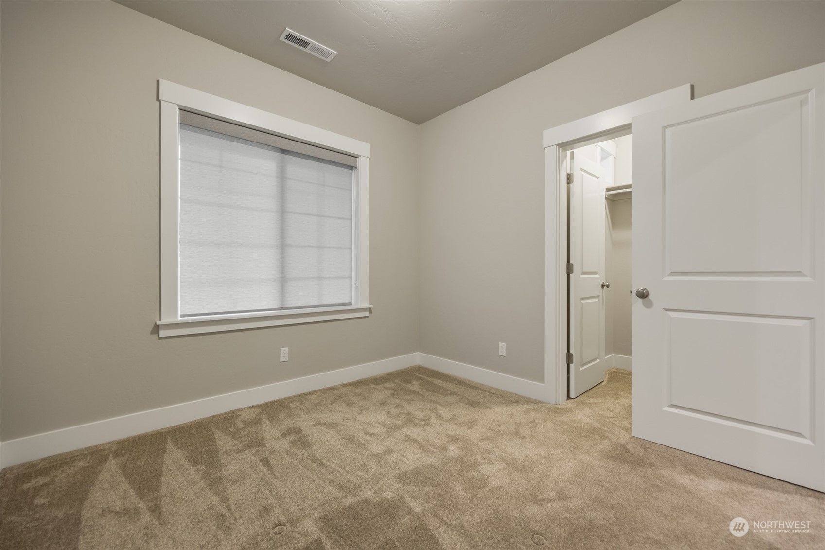 5307 South Kent Street Kennewick, WA 99337 - Photo 8 of 40 an empty room with windows and closet