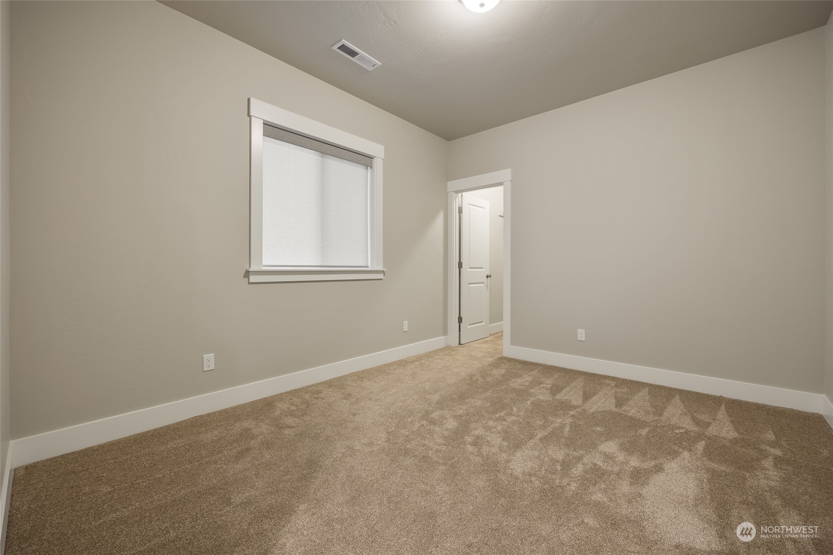 5307 South Kent Street Kennewick, WA 99337 - Photo 10 of 40 an empty room with windows and closet