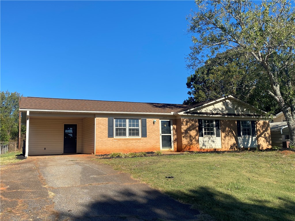 2313 Rolling Green Road Anderson, SC 29621 - Photo 2 of 38