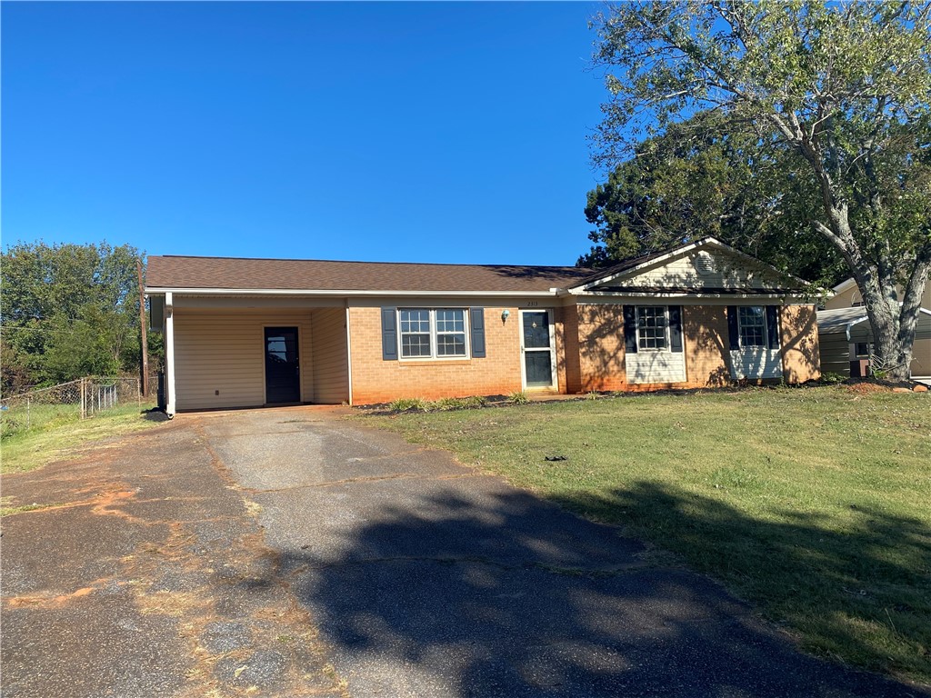 2313 Rolling Green Road Anderson, SC 29621 - Photo 3 of 38